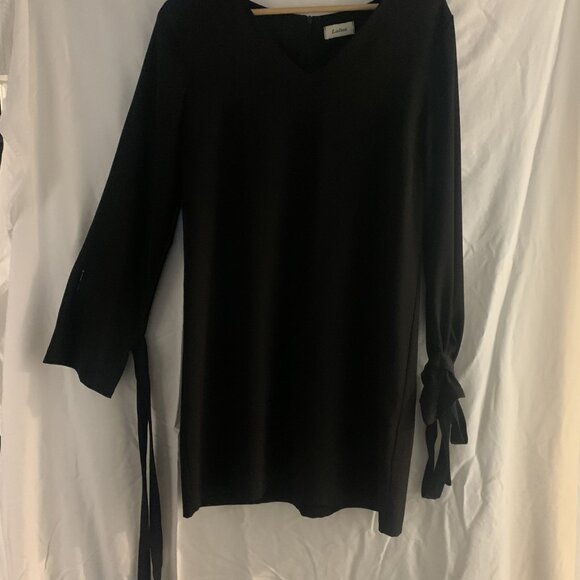 Lulua Black dress with sleeve detail - Picture 1 of 5